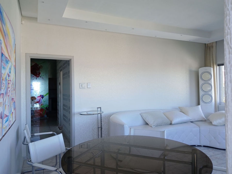 2 Bedroom Property for Sale in Sea Point Western Cape